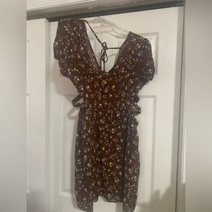 Flowered dress w/side openings